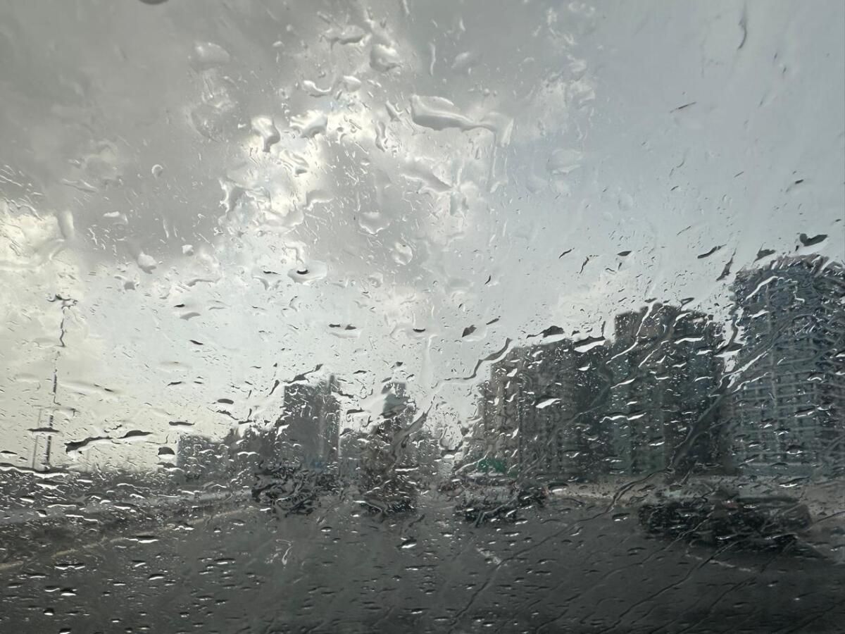 BAE Hava Durumu: Bazı Bölgelere Yağışlar Yağacak; Tozlu Koşullar Bekleniyor