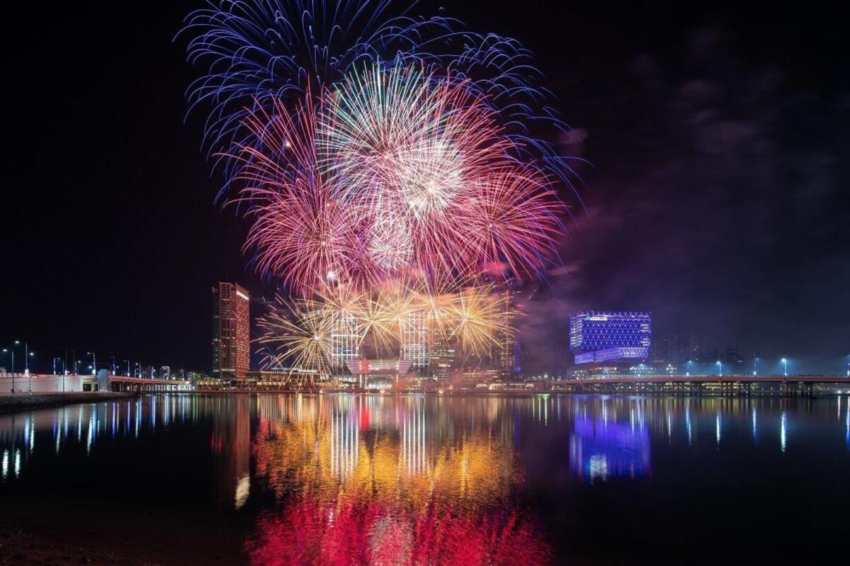 BAE'de Yılbaşı Gecesi: Şeyh Zayed Festivali'nde 53 Dakikalık Kesintisiz Havai Fişek Gösterisi