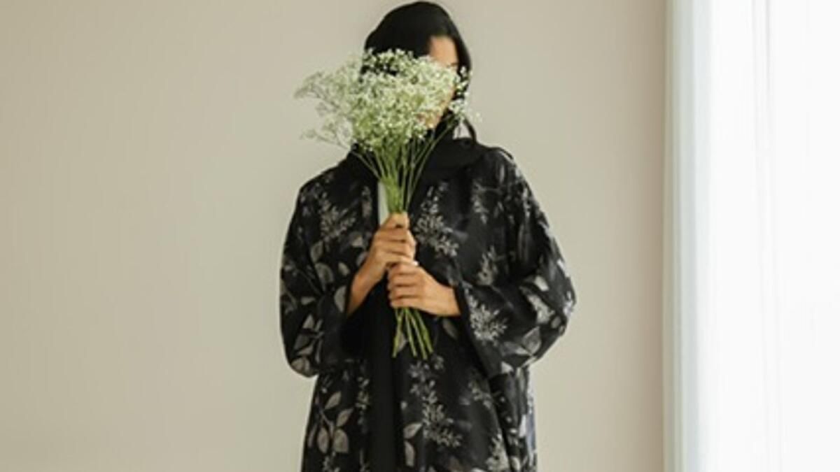 Basic Abaya, Dubai'de Çarpıcı Baskılı Abaya Koleksiyonunu Piyasaya Sürdü