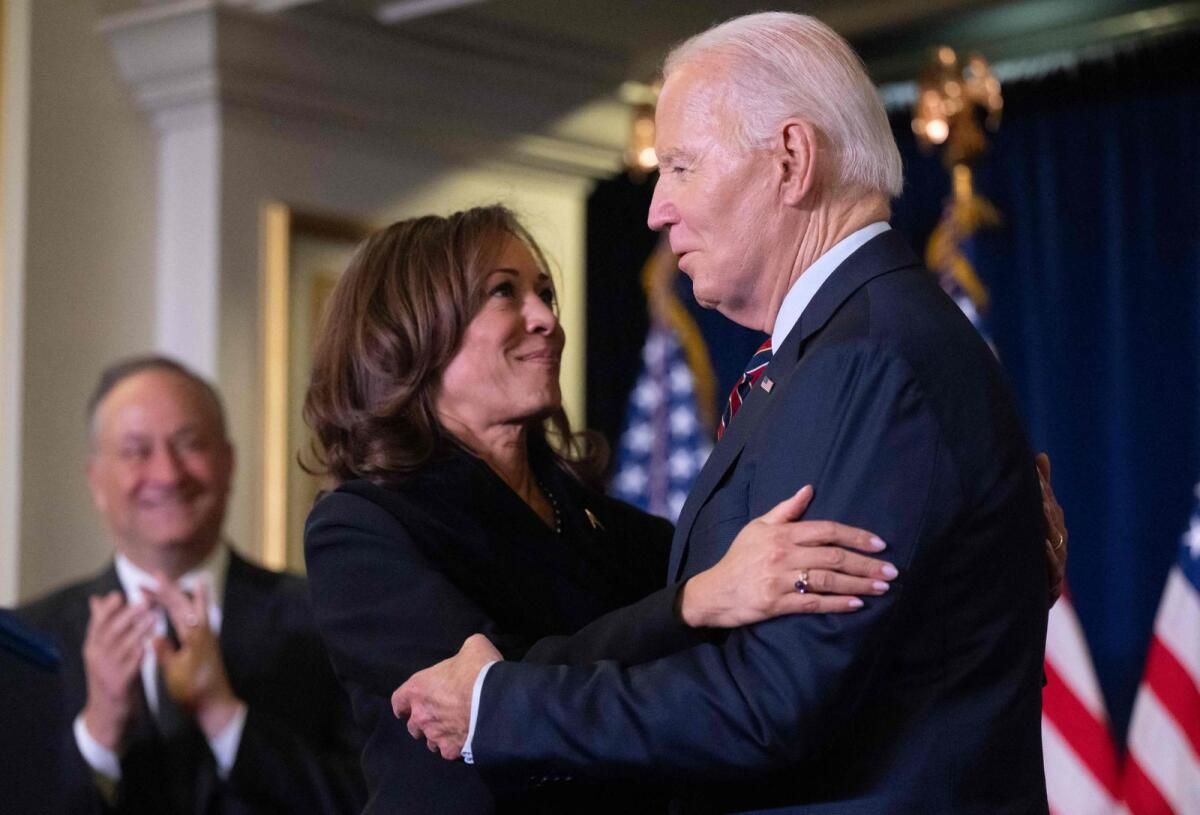 Harris ve Biden, Demokratları Nadir Görülen Ortak Görünümde Savaşmaya Çağırıyor