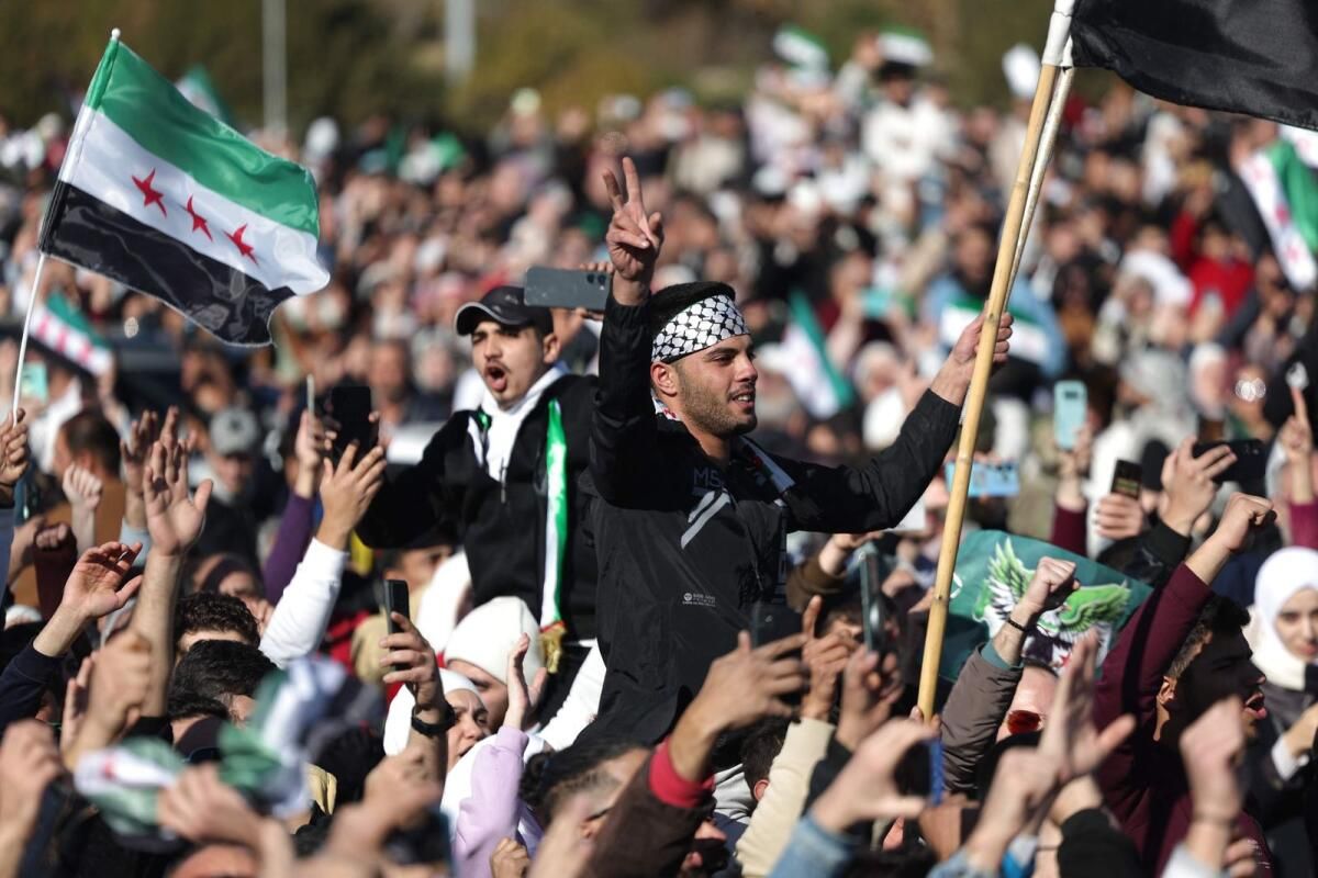 Suriye Barları islamcı Zaferden Sonra İhtiyatlı Bir Şekilde Yeniden Açılıyor