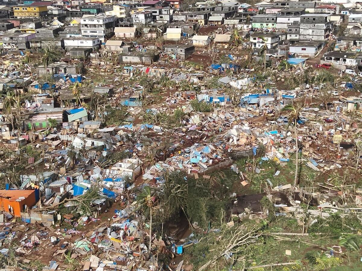 Mayotte Açlık ve Hastalıktan Korkuyor; Siklondan Kurtulanlara Yardım Etmek için Yarış