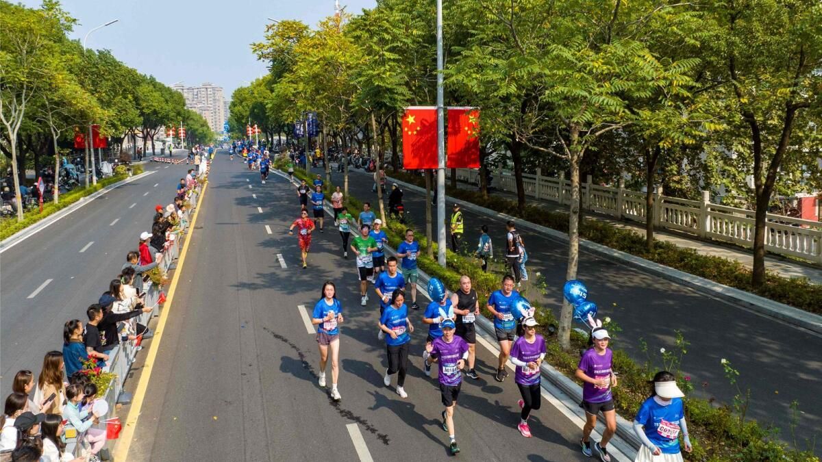 Çin Yarı Maratonu İnek, Yabani Balık ve Tavukları Ödül Olarak Sunuyor