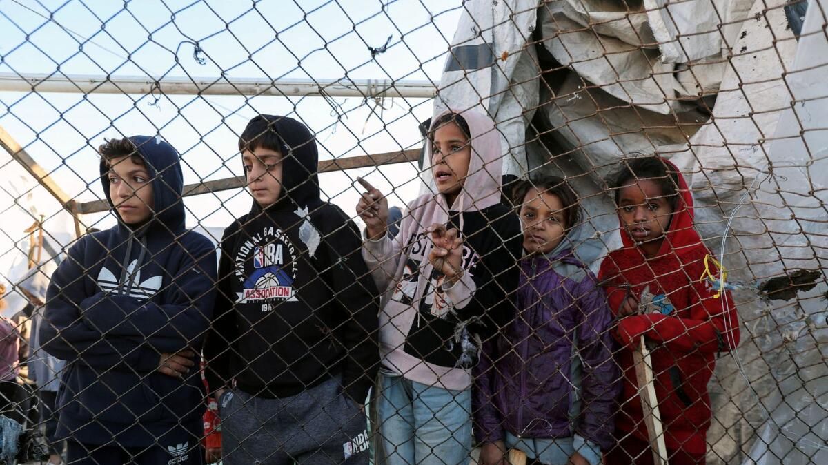 İsrail Askerleri Gazze Şeridi'nde 20 kişiyi Öldürdü, Yerinden Edilmiş Filistinlileri Barındıran Okula Saldırdı