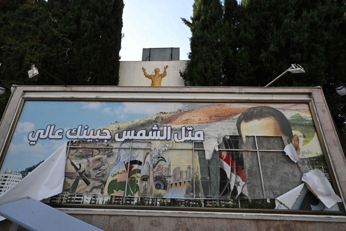Esad'ın Ailesini ve Uşaklarını Rıhtımda Devirdi