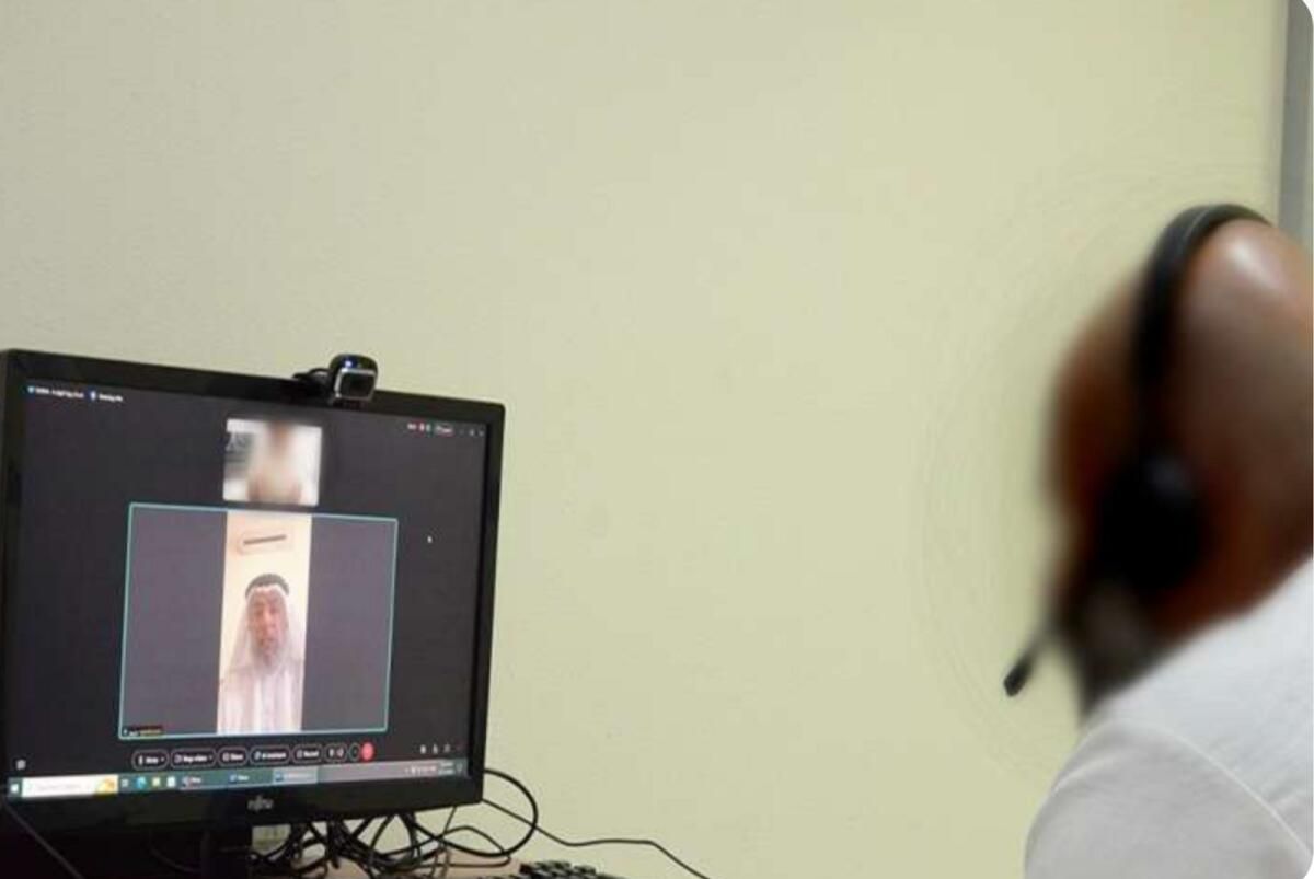 Dubai Polisi Mahkumun Dileğini Yerine Getirdi, Kızının Düğününe Sanal Olarak Katılmasına Yardım Etti