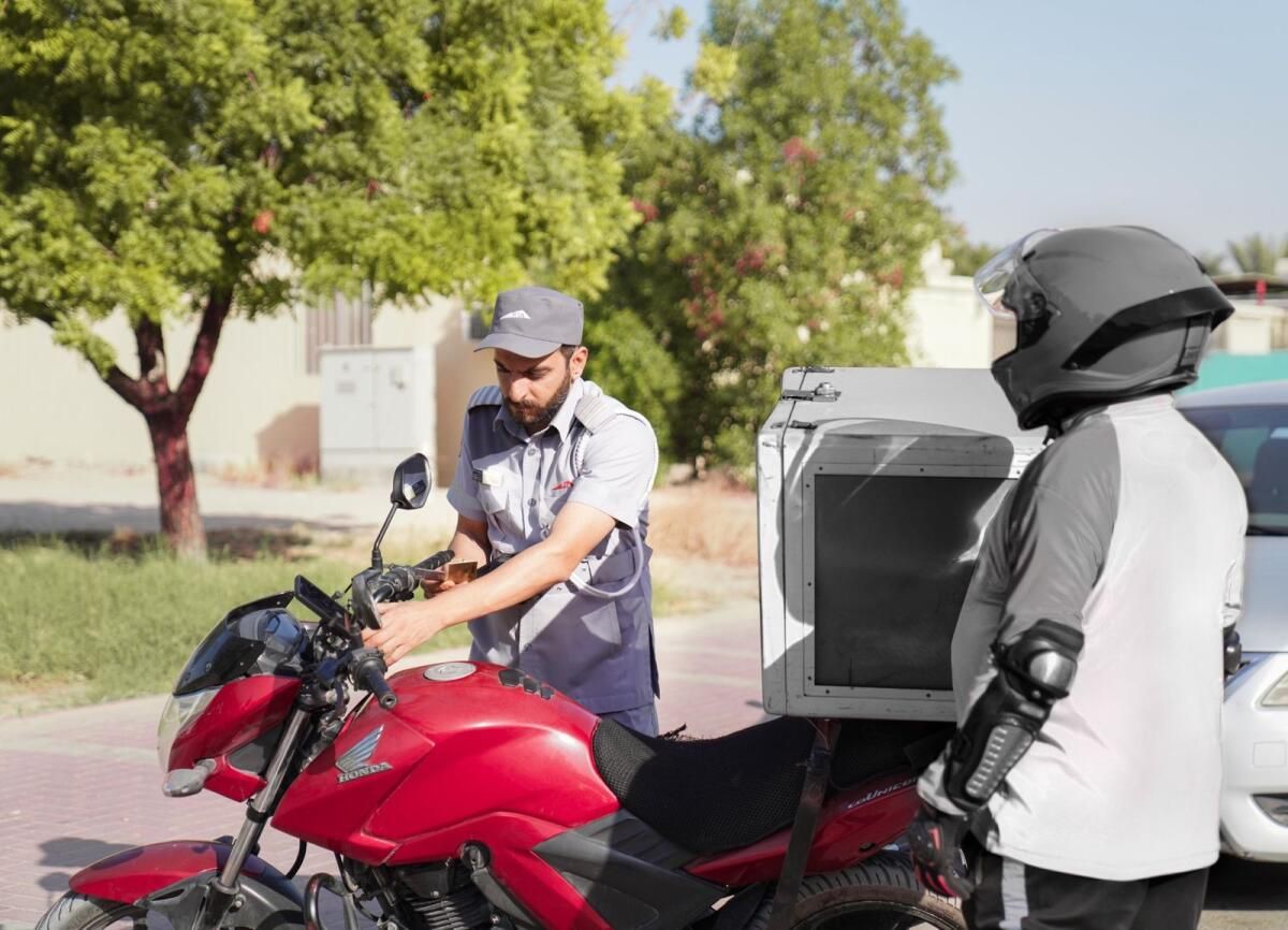 Dubai: Rta 1.200'den Fazla Para Cezası Verdi, Kuralları İhlal Ettiği için 77 Teslimat Motosikletine El Koydu