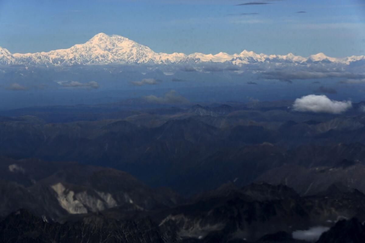 Trump, Kuzey Amerika'nın En Yüksek Dağı Denali'yi Mckinley Dağı Olarak Yeniden Adlandırmaya Yemin Etti