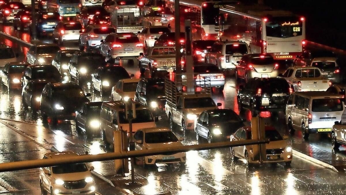 BAE: Trafik Sıkışıklığı Nedeniyle Yandı mı? Uzmanlar, Yol Öfkesi, Kaygıyla Nasıl Başa Çıkılacağına dair ipuçlarını Paylaşıyor