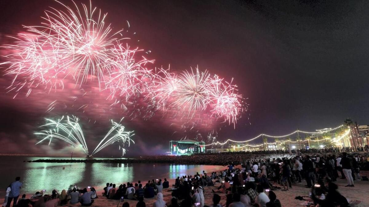 BAE'de Yılbaşı Gecesi: Ajman'da 11 Havai Fişek Mekanı Açıklandı