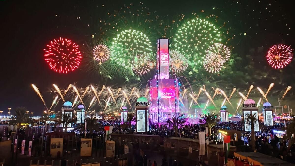 BAE: Şeyh Zayed Festivali Ulusal Günü Havai Fişekler, Drone Gösterileri, Miras Gösterileri ile Kutluyor
