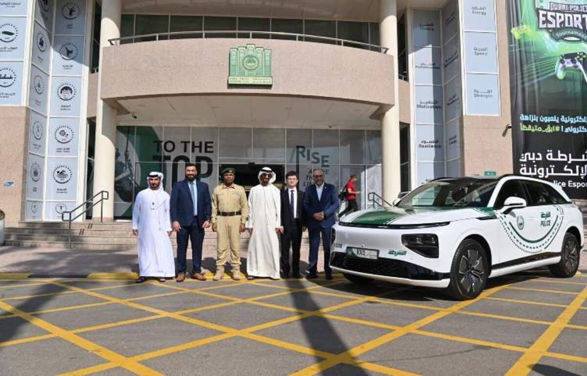 Dubai Polisi Trafik Filosu için Yeni Elektrikli Araç Aldı