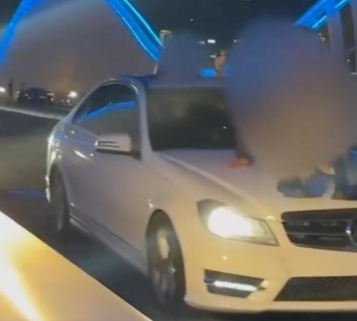 Dubai Polisi 17 Araca El Koydu, Pervasız Davranışlar için 101 Para Cezası Verdi