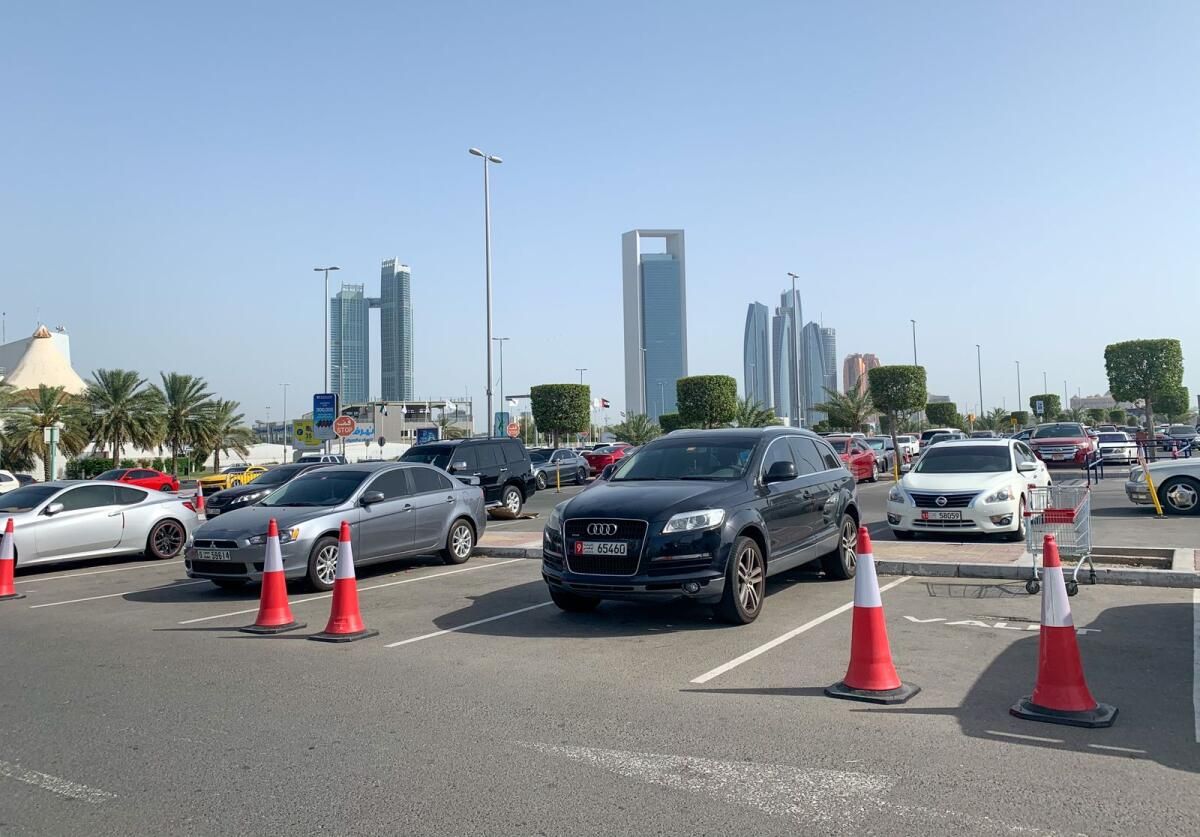 Yeni Yıl 2025: Abu Dabi'de Ücretsiz Otopark, Ücretli Kapı Zamanlamaları Açıklandı