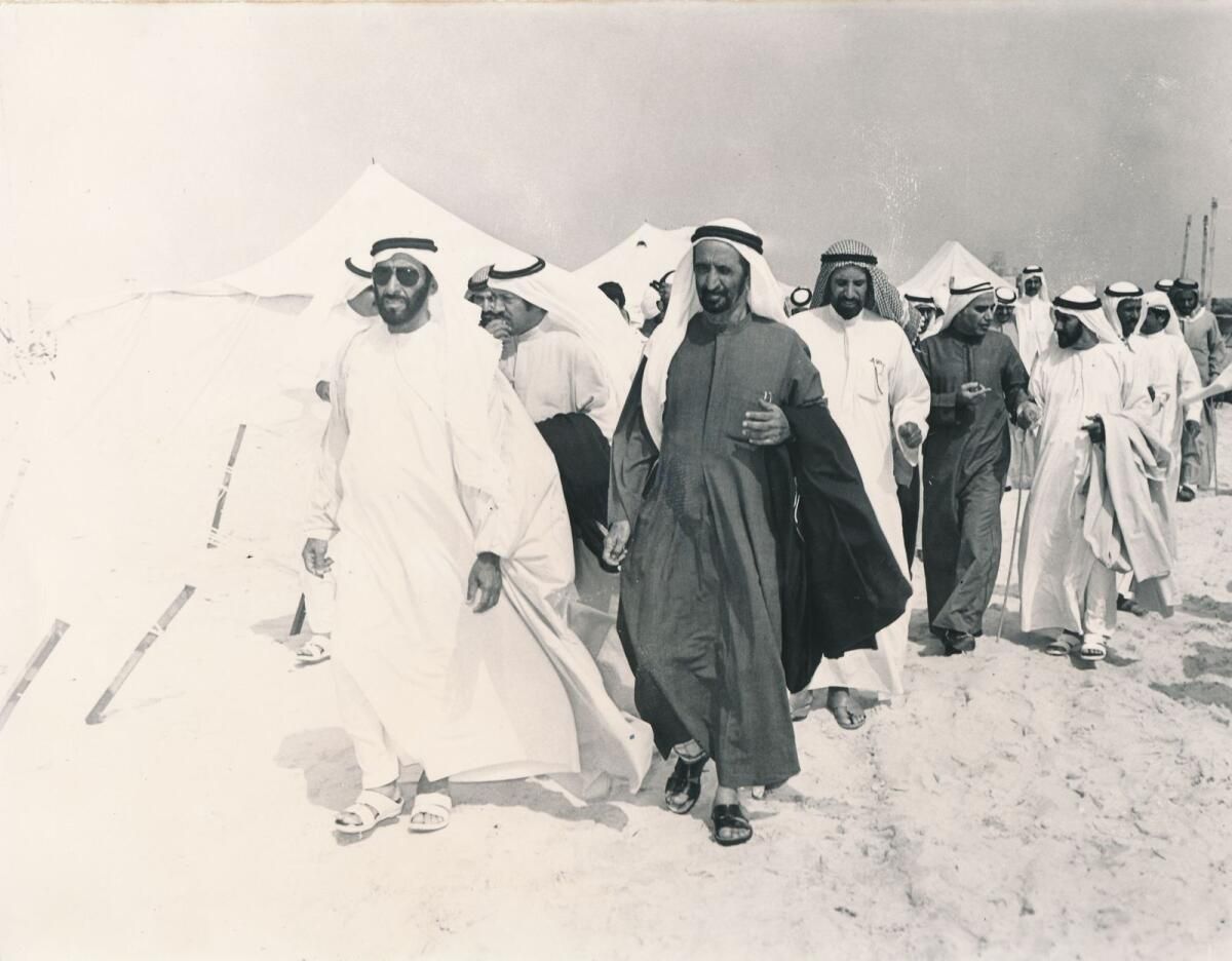 'Barış Vahası, Hoşgörü': BAE'nin Başarı Hikayesi Şeyh Zayed ve Şeyh Raşid Arasındaki El Sıkışmayla Nasıl Başladı?