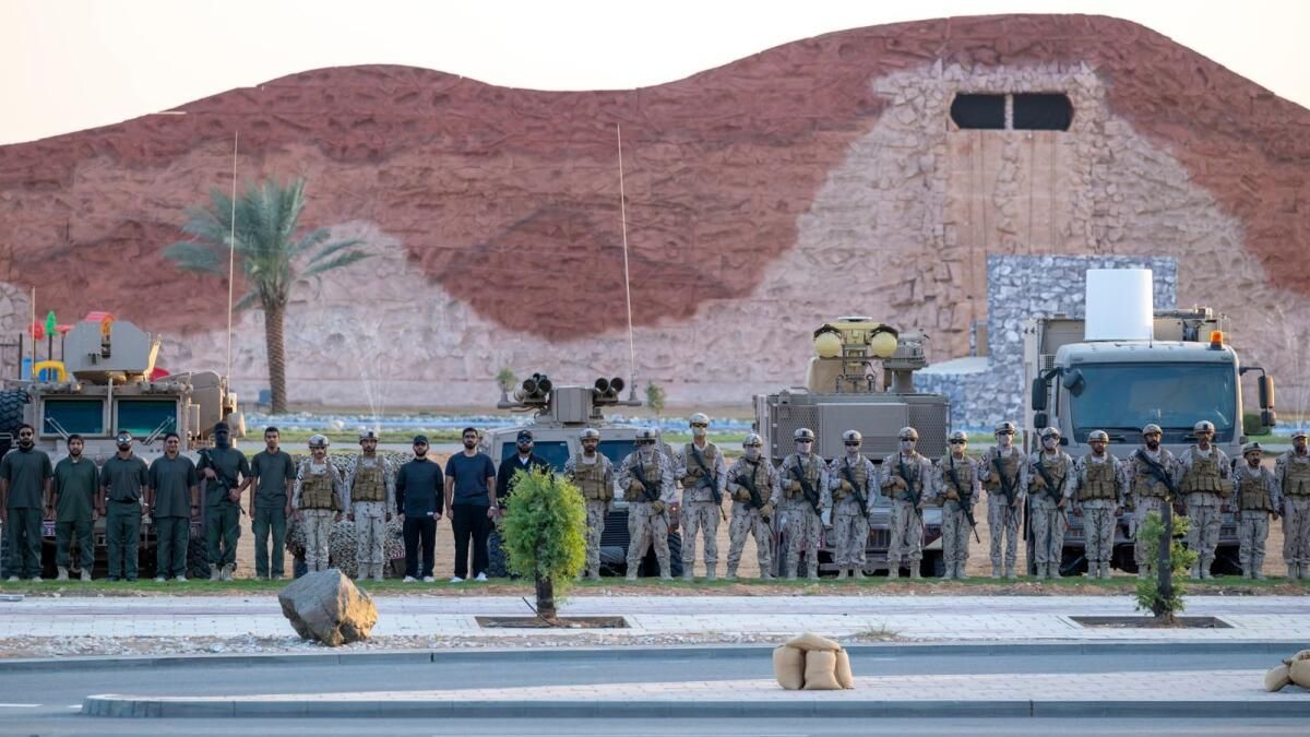 İzle: BAE Silahlı Kuvvetleri, 'Union Fortress 10' Askeri Geçit Töreninde Muharebe Tatbikatları Gerçekleştirdi