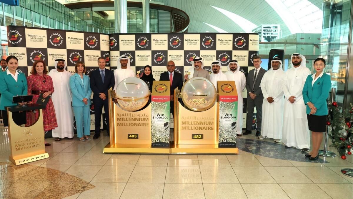 Dubai: 2 Arkadaş Grubu Duty Free Çekilişinde Her Biri 1 Milyon Dolar Kazanıyor