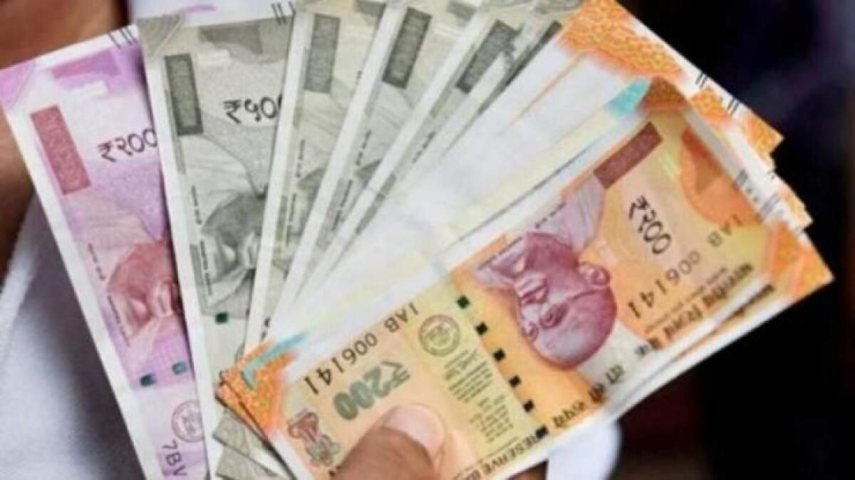 Hindistan Rupisi Düştü; Gecelik Döviz Takasında İma Edilen Inr Getirisi 10'un Üzerine Çıktı%