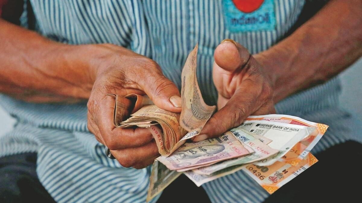 Hindistan Rupisi ilk Kez ABD Doları Karşısında 85'i Geçti, Yeni En Düşük Seviyeye Ulaştı