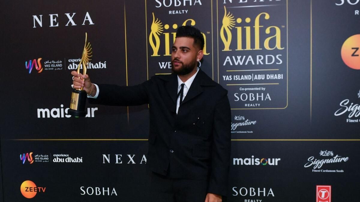 Mumbai'de Karan Aujla ile Vicky Kaushal, Parineeti Chopra Oluğu
