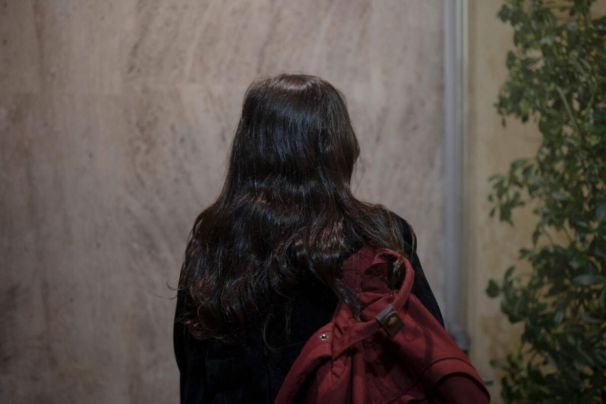 Yunan Kadınları İstismar ve Şiddet Konusunda 'Hakikat Hakkı' için Savaşıyor