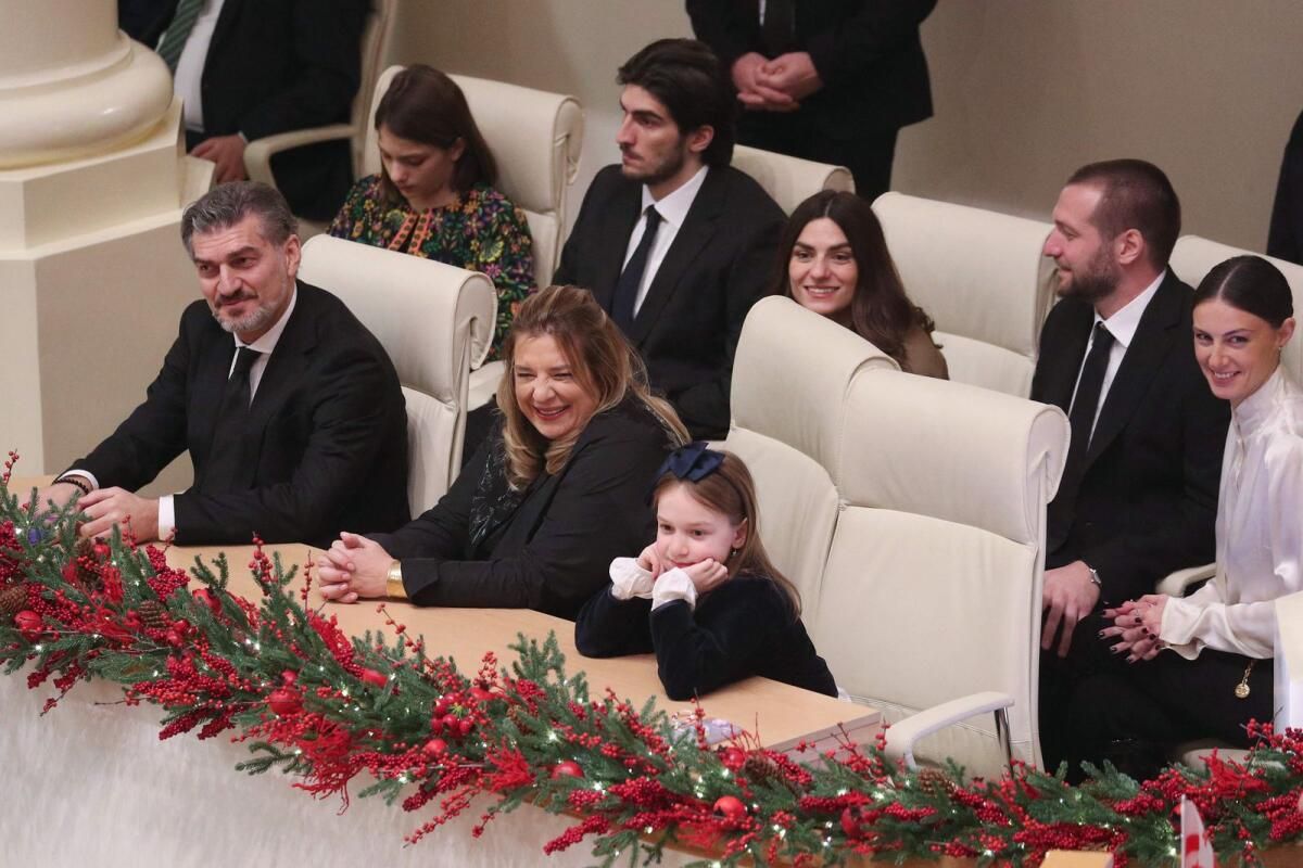Gürcistan'ın Yeni Cumhurbaşkanı Siyasi Hesaplaşmanın Ortasında Yemin Etti