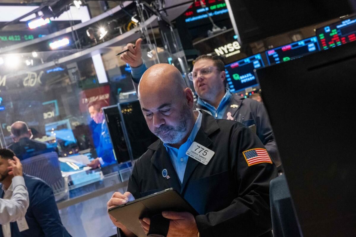 Wall Street, İnce Ticarette 1 Haftanın En Düşük Seviyesine Ulaştı, Yüksek Getiriler Baskı Yarattı
