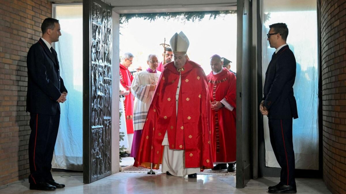 Papa, Roma'daki Rebibbia Hapishanesinde Katolik Yıldönümü için Özel 'Kutsal Kapı' Açtı
