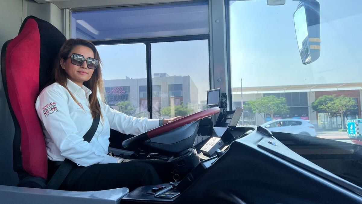 Para Yönetiminde Dubai Büyük Otobüs Turları Sürücüsü