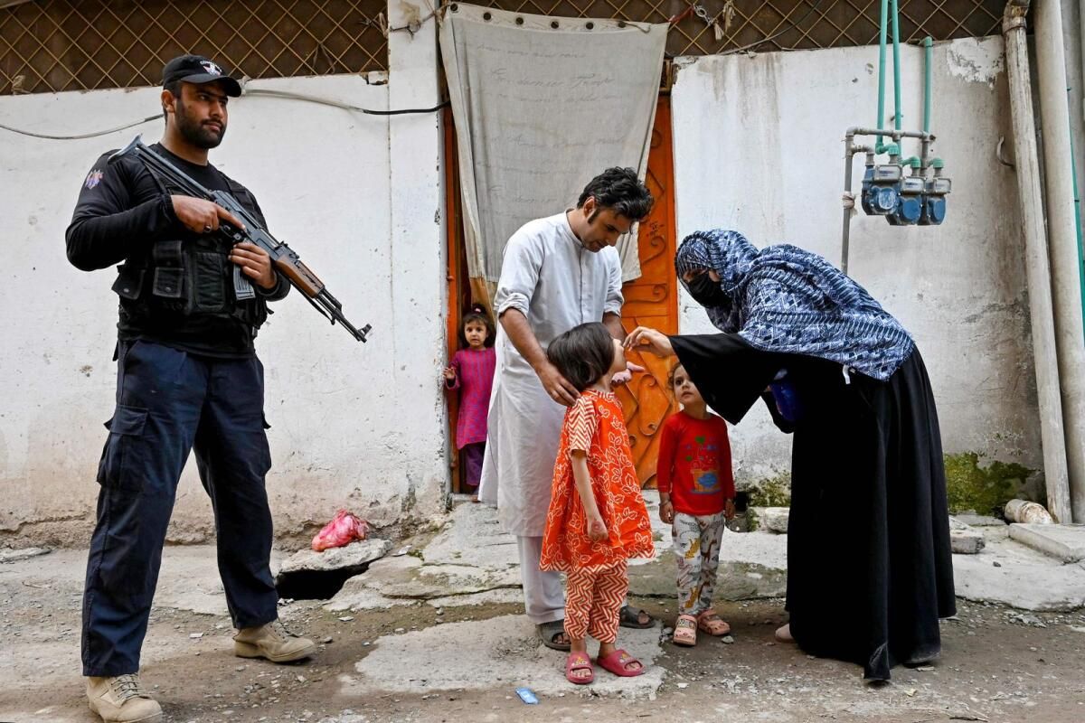 Pakistan: Militanlar Çocuk Felci Aşı Ekibini Koruyan Polisi Öldürdü