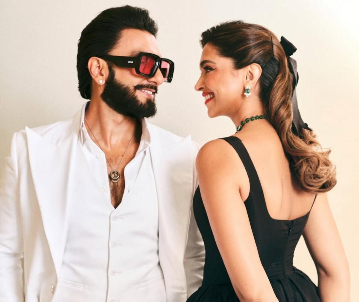 Ranveer Singh, Deepika Padukone Medyayı Kızları Dua'yı Tanıtmaya Davet Ediyor