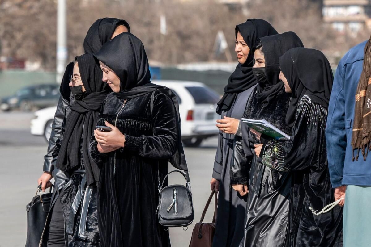 Afgan Eğitim Merkezleri, Kadınların Sağlık Çalışmalarından Men Edileceğini Açıkladı