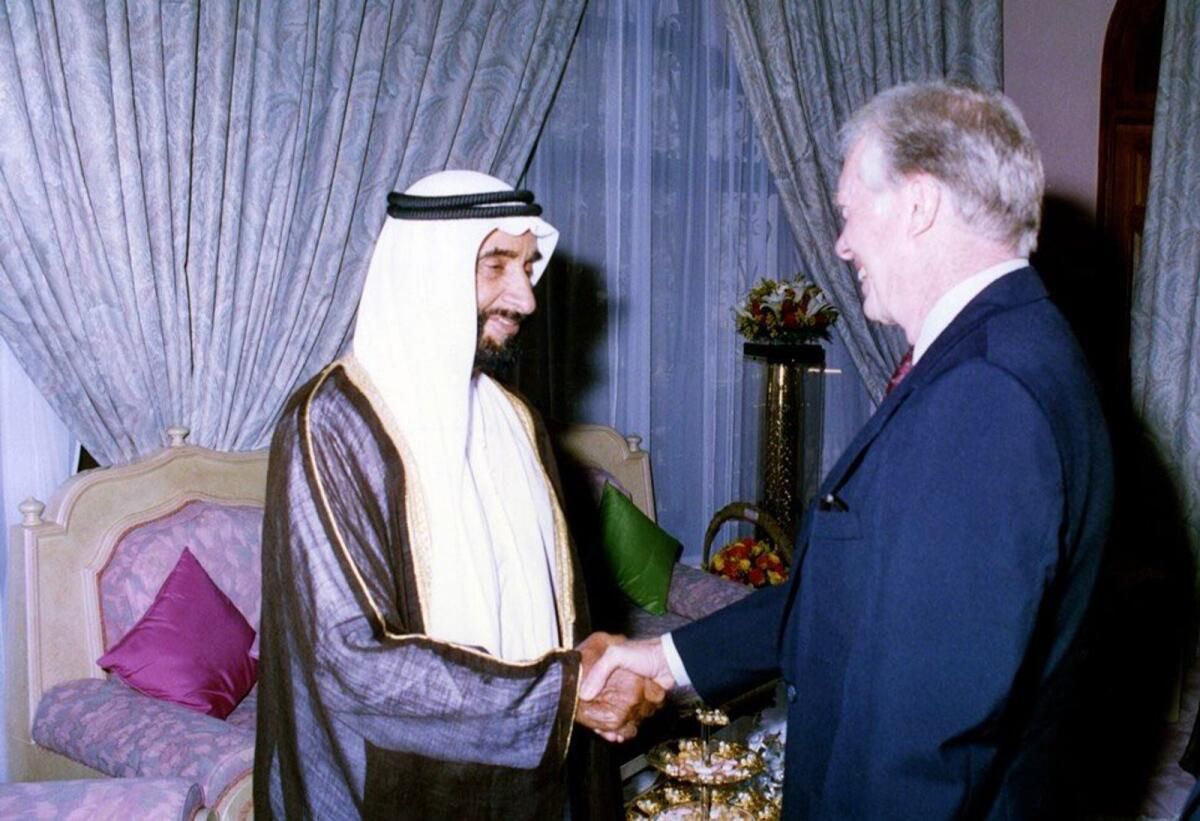 Şeyh Muhammed, Jimmy Carter'a 'BAE'nin Arkadaşı' Diyor; Resmi Kurucu Babasıyla Paylaşıyor