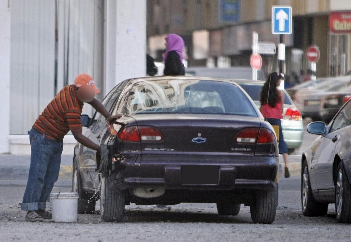 BAE'de Araba Yıkama Kuralları: Kirli Araçlar için 3.000 Dh'ye Kadar Para Cezası Nasıl Önlenir