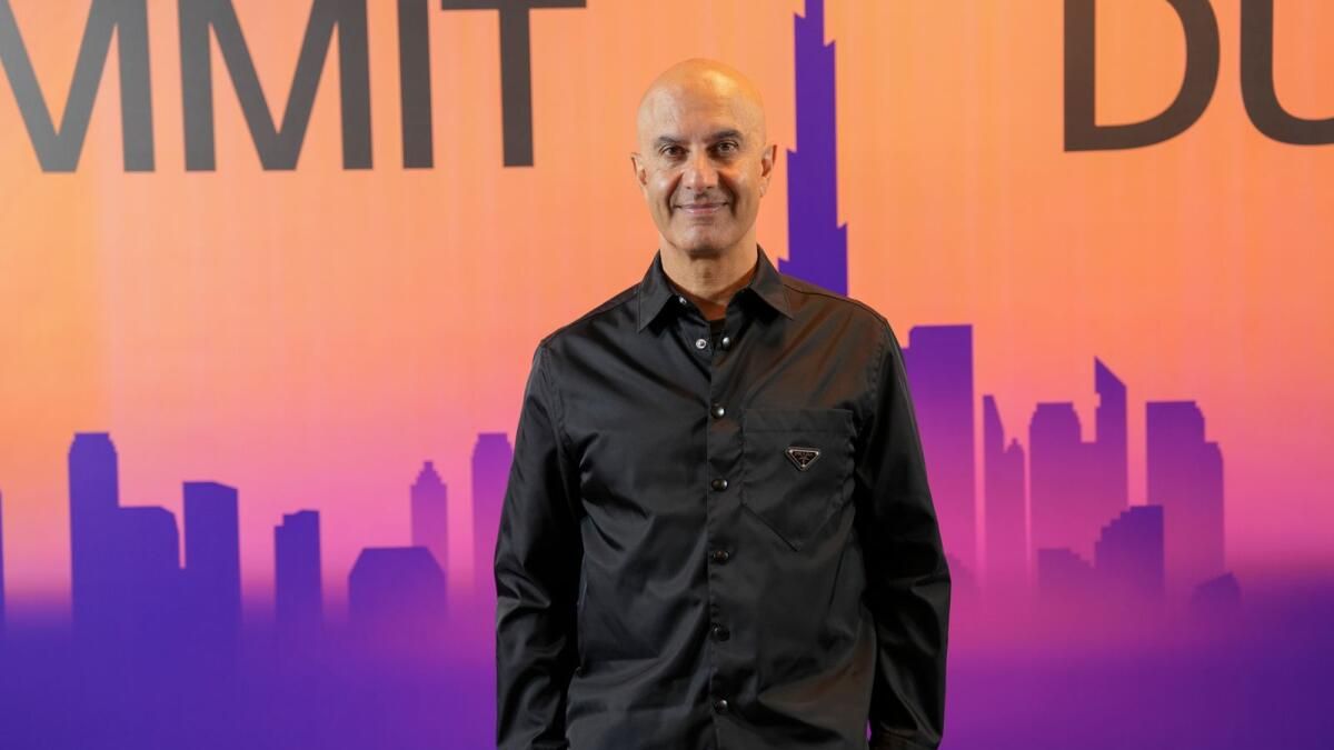 En Çok Satan Yazar Robin Sharma Milyarder Zihniyetini ve Nasıl 'Öldürülemez' Olunacağını Anlatıyor