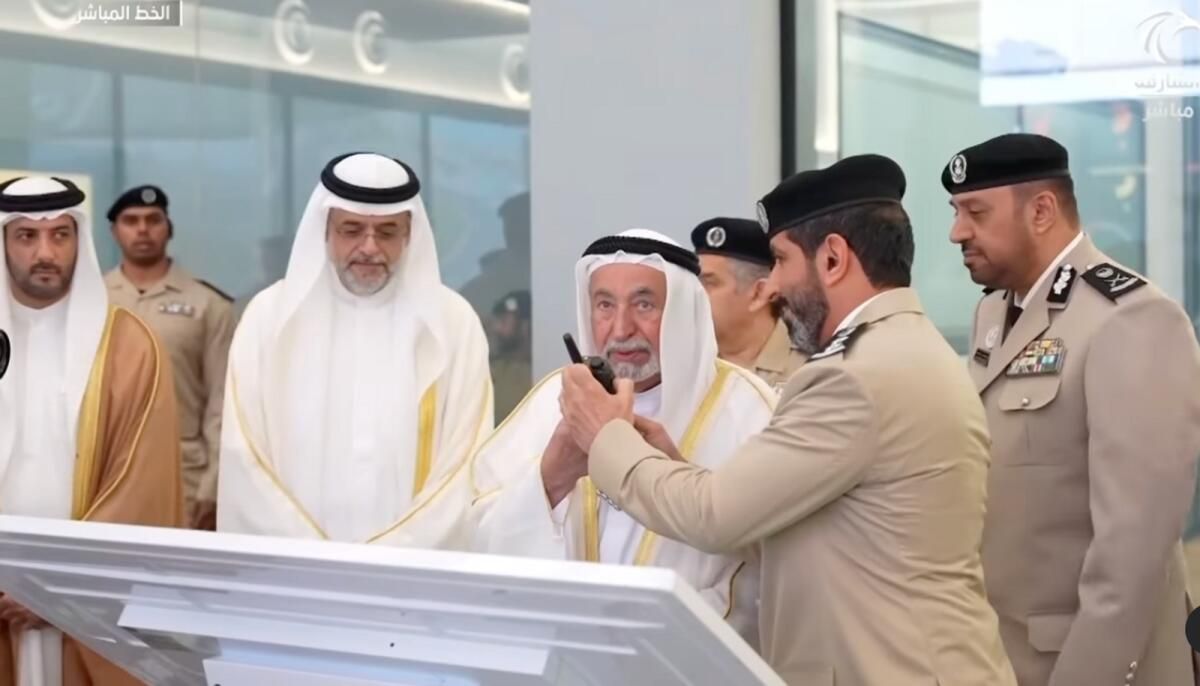 'Sizi Selamlıyoruz': Sharjah Hükümdarı Yüzlerce Devriyeye, Polise Kablosuz Sistem Üzerinden Hitap Ediyor