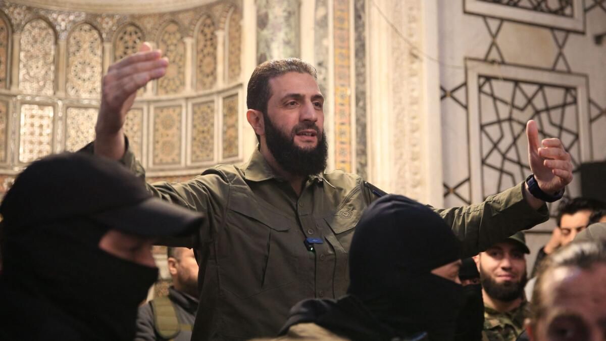 Suriye'nin İsyancı Lideri, Esad Rejiminin Güvenlik Güçlerini Feshetme ve Hapishaneleri Kapatma Sözü Verdi
