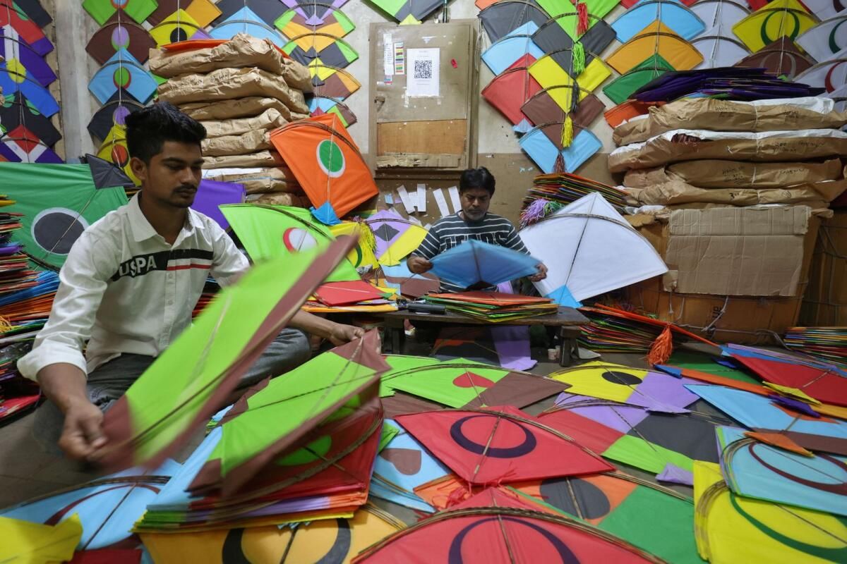 Hasat Festivali Yaklaşırken Hindistan'ın Gujarat'ında Uçurtma Yapımı Başlıyor