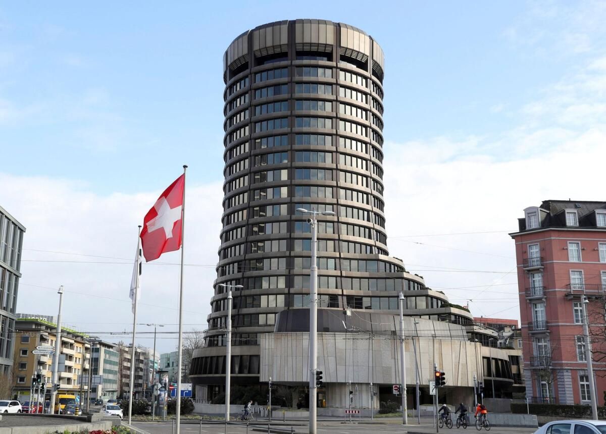 Bıs, Devlet Borcunun Fazlalığının 2025'te Piyasaları Sallayabileceğini Söylüyor