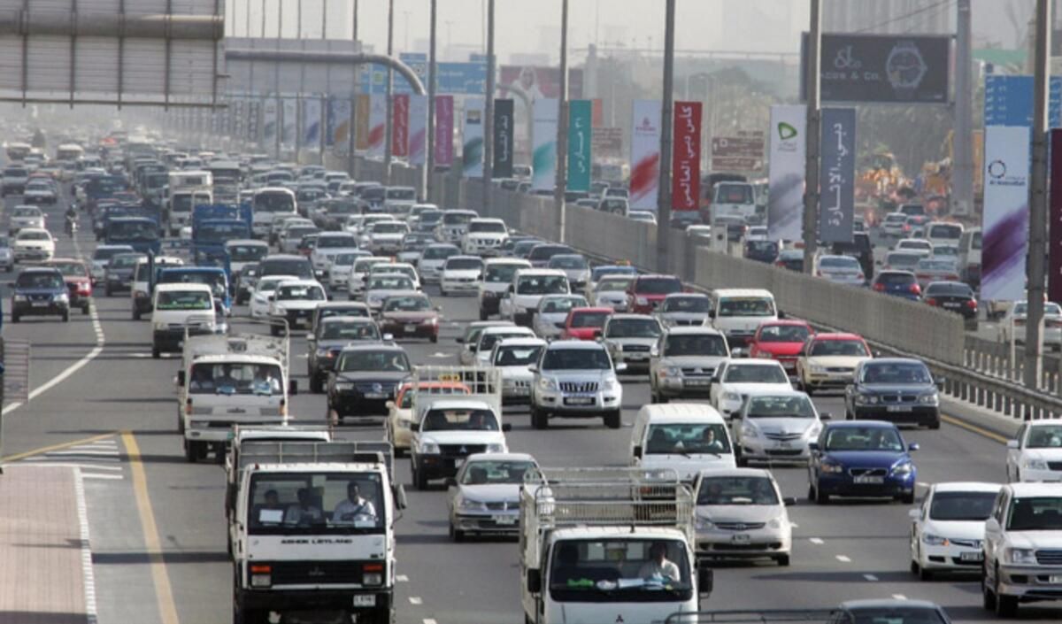 Dubai: Şeyh Zayed Yolunda Çok Araçlı Çarpışma Geri Dönüşlere Neden Oldu