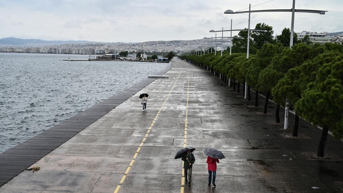 Bora Fırtınası Yunanistan'da iki Kişiyi Öldürdü, Hava Durumu Uyarılarına Yol Açtı