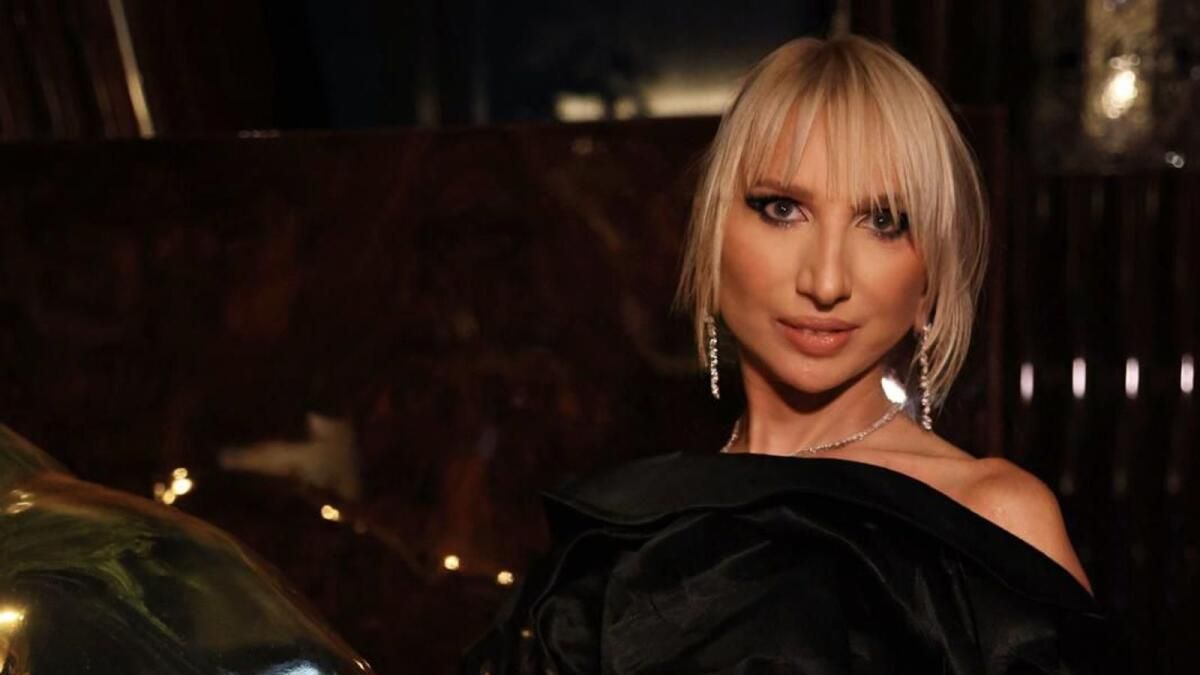 Zhanna Kirkland, Dubai'de Özel Alexander Mcqueen İlkbahar / Yaz 2025 Koleksiyon Öncesi Akşam Yemeğine Katılıyor
