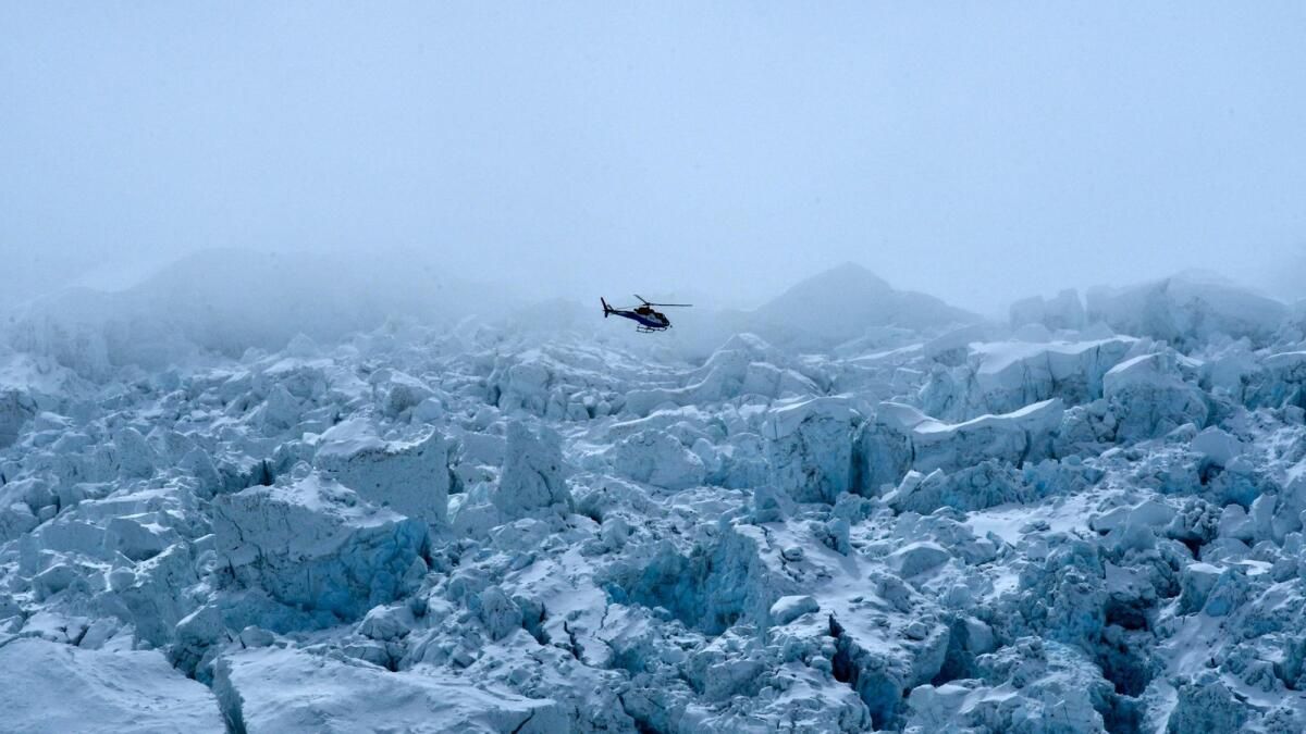 Nepal, Everest Dağı'na Kurtarma Helikopteri Uçuşlarına Devam Ediyor