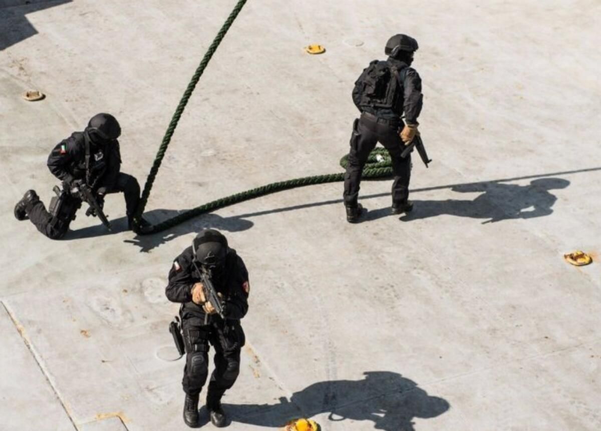 BAE: Bugün Abu Dabi Yollarında Askeri Araçlar, Helikopterler Görebilirsiniz; Fotoğrafa İzin Verilmiyor