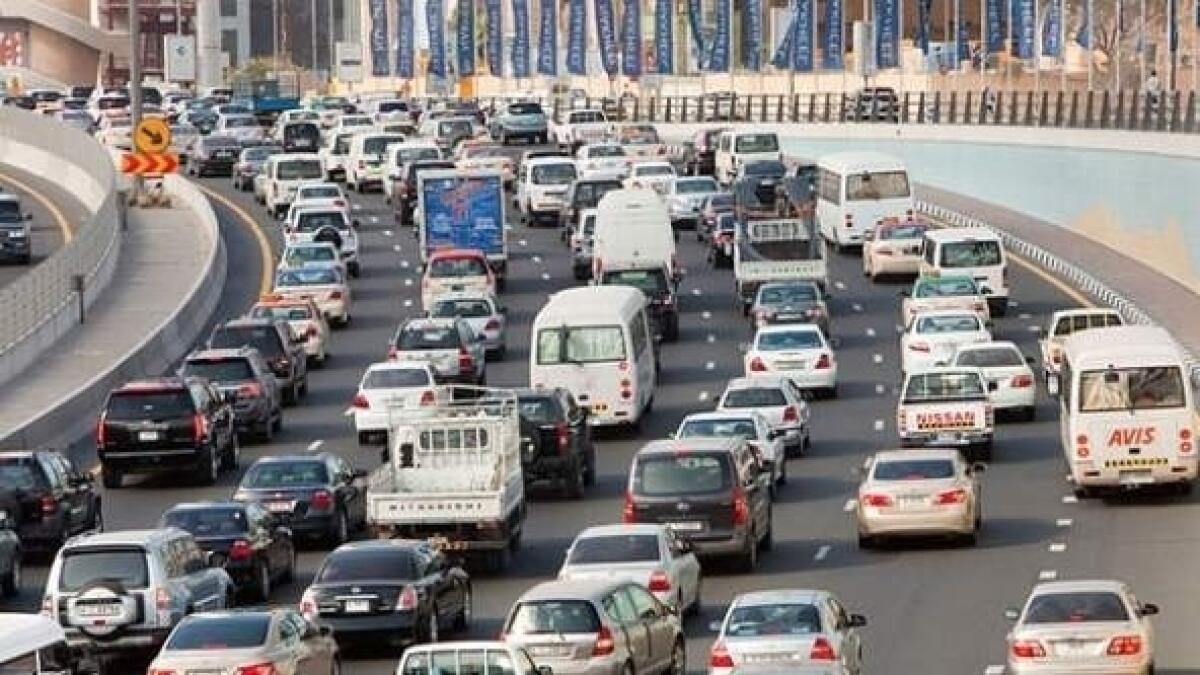 Dubai: E311'de Çok Araçlı Çarpışma Trafik Sıkışıklığına, Gecikmelere Neden Oluyor, Polisi Uyarıyor