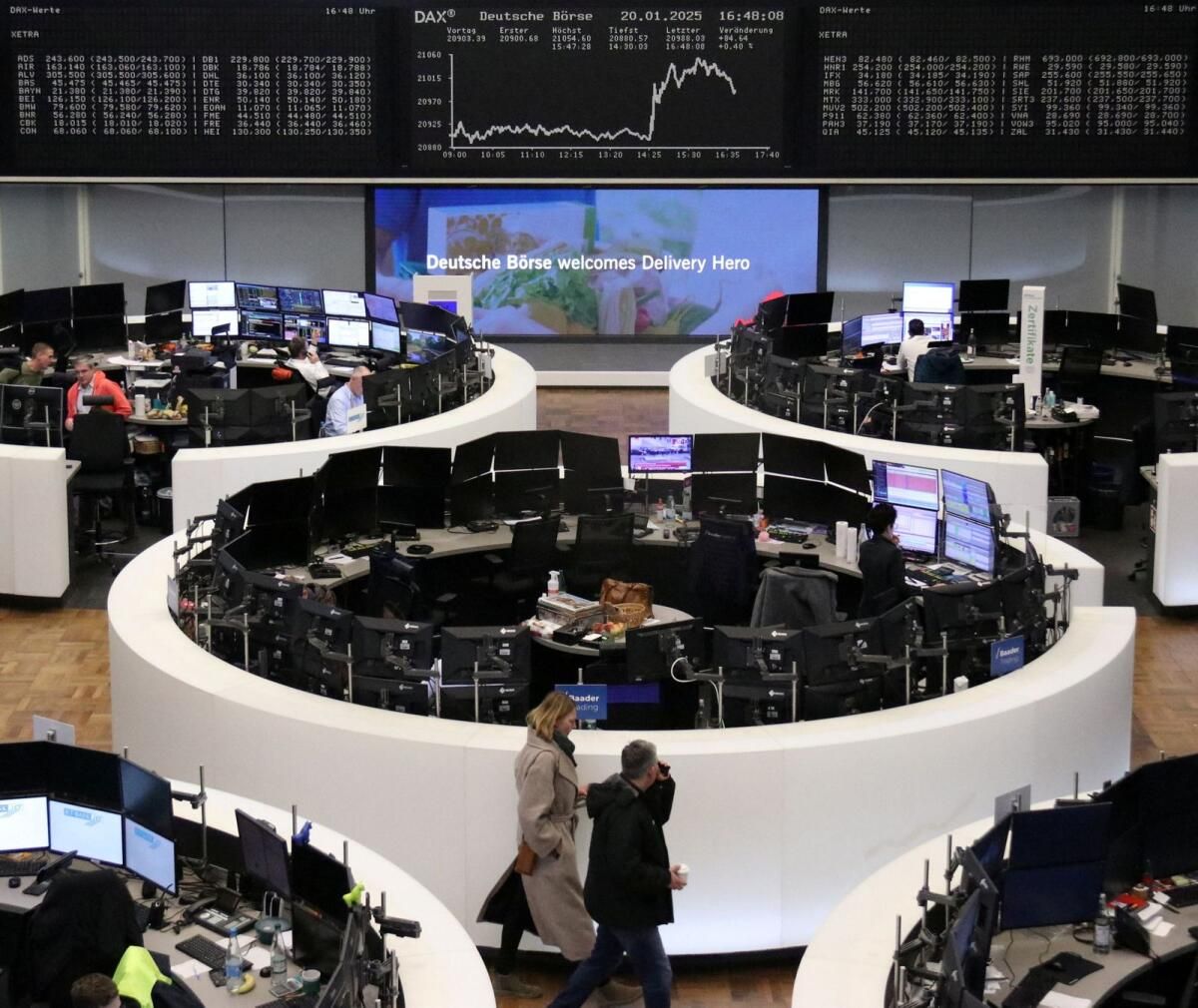 Dolar Düştü, Avrupa Hisse Senetleri Trump Tarife Gecikmesine Sıçradı