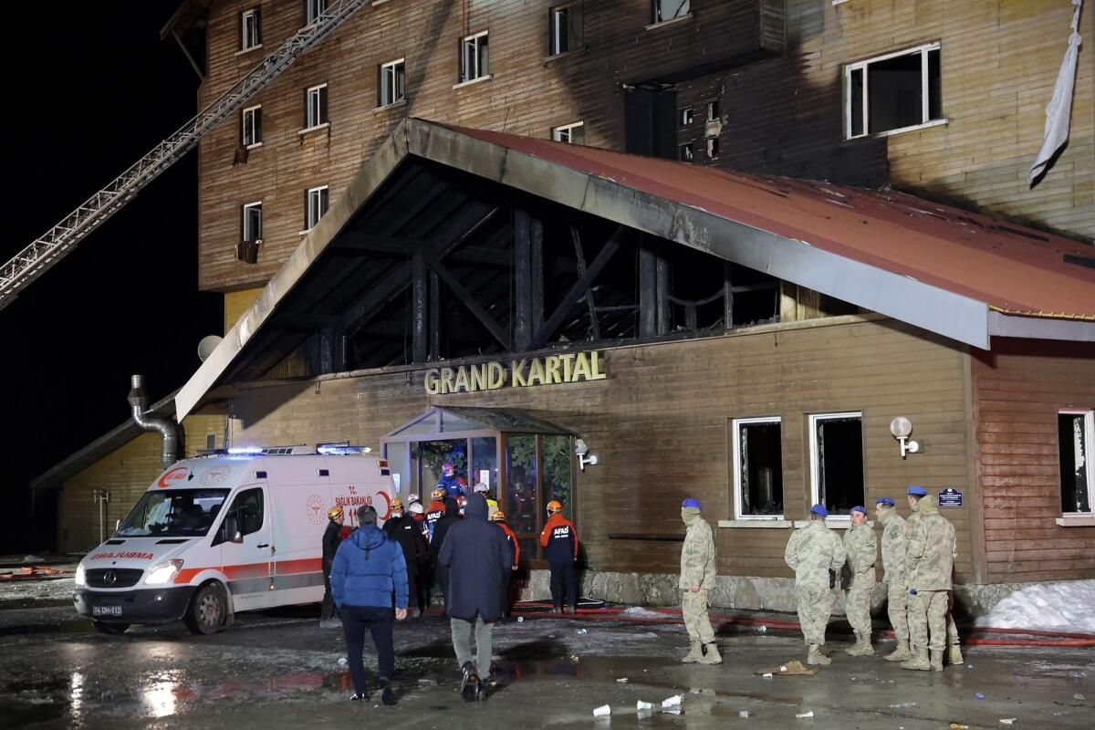 Türkiye, 76 Kişinin Ölümüne Neden Olan Kayak Merkezi Otel Yangını Nedeniyle Dokuz Kişiyi Gözaltına Aldı