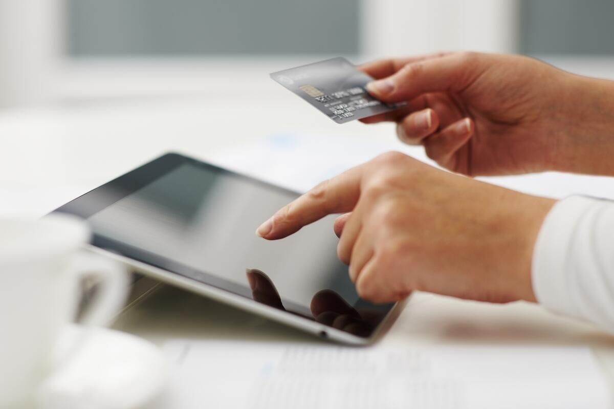BAE, Mena'nın 1,8 Milyar Dolarlık E-Ticaret Patlamasına Öncülük Ediyor