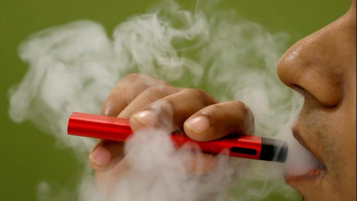 BAE'de Vaping: Seyahat, Taşıma, Sigara İçme Kuralları Açıklandı