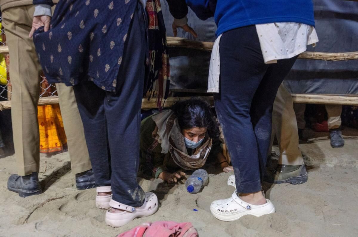 Hindistan Festivali İzdiham Yerinde Kalabalık Kaosu ve Kafa Karışıklığı
